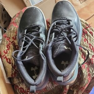Under Armour Black and Gray Low-Top Training Shoes